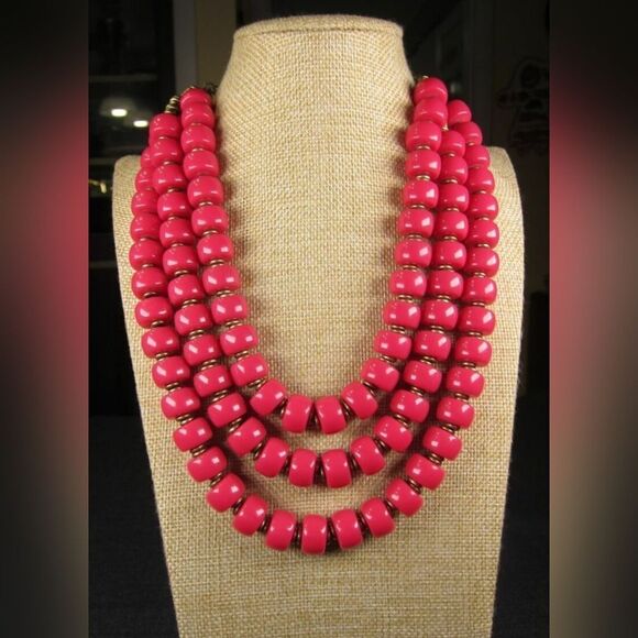 Premier Designs Jewelry - Big chunky hot pink statement necklace Premier Designs acrylic &brass-tone NWOT